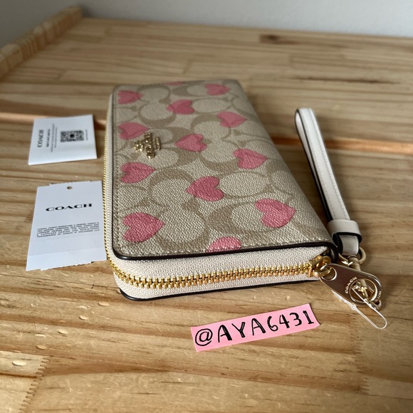 Coach Wallet🎈🎈 - Picture 3 of 9